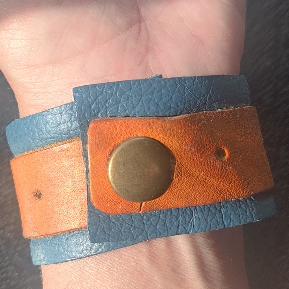 ⭐3 For $21⭐Stylish Teal and Tan Leather Bracelet - Picture 2 of 4